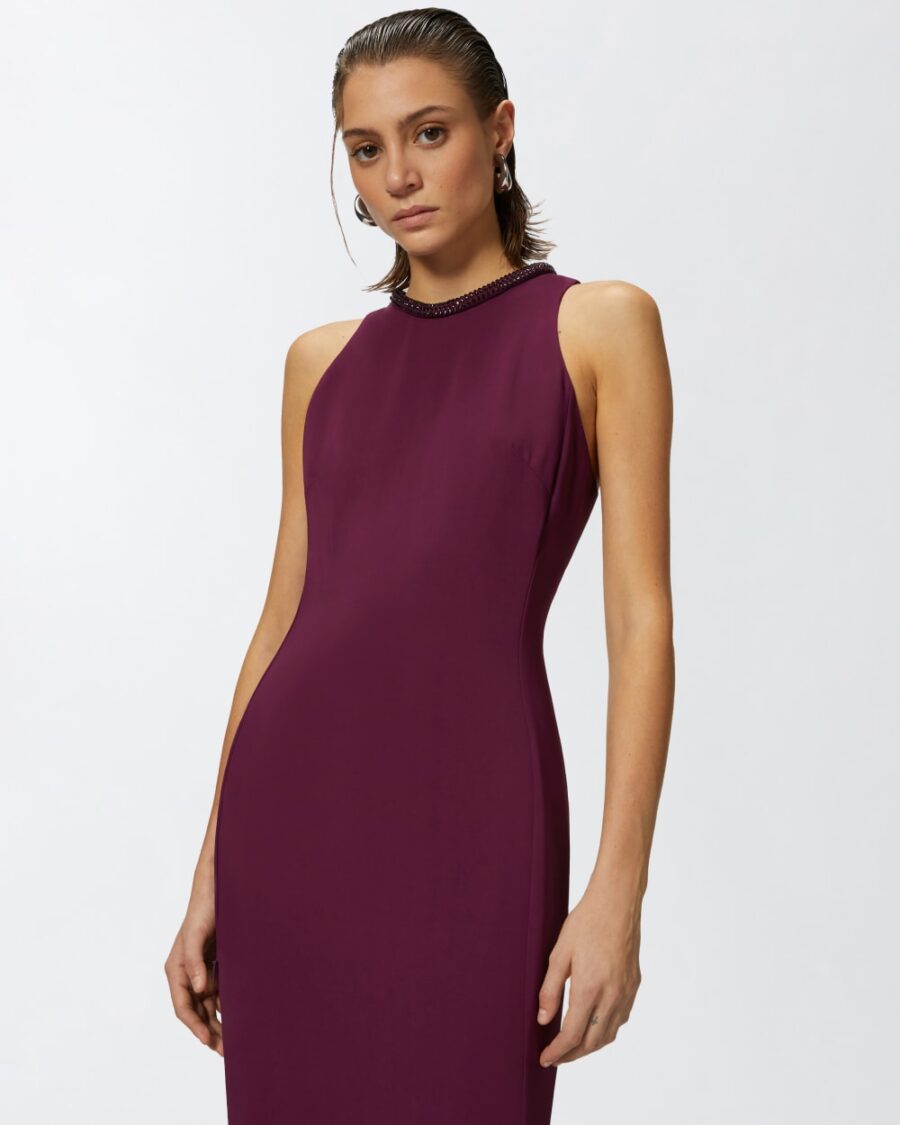 Black sheath dress with rhinestoned neckline - Image 6