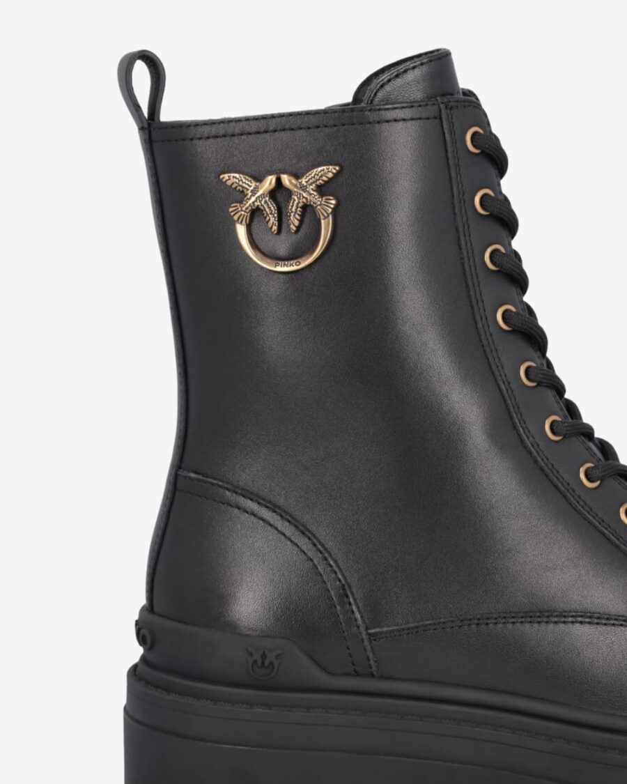 Anfibi in pelle con logo in metallo - immagine 4