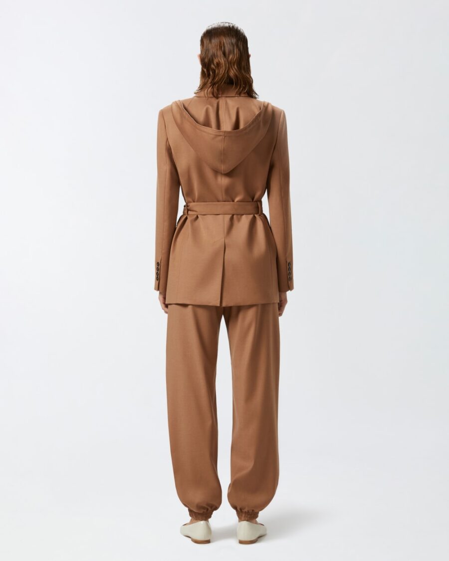 Blazer monopetto in flanella con cappuccio e cintura - immagine 6