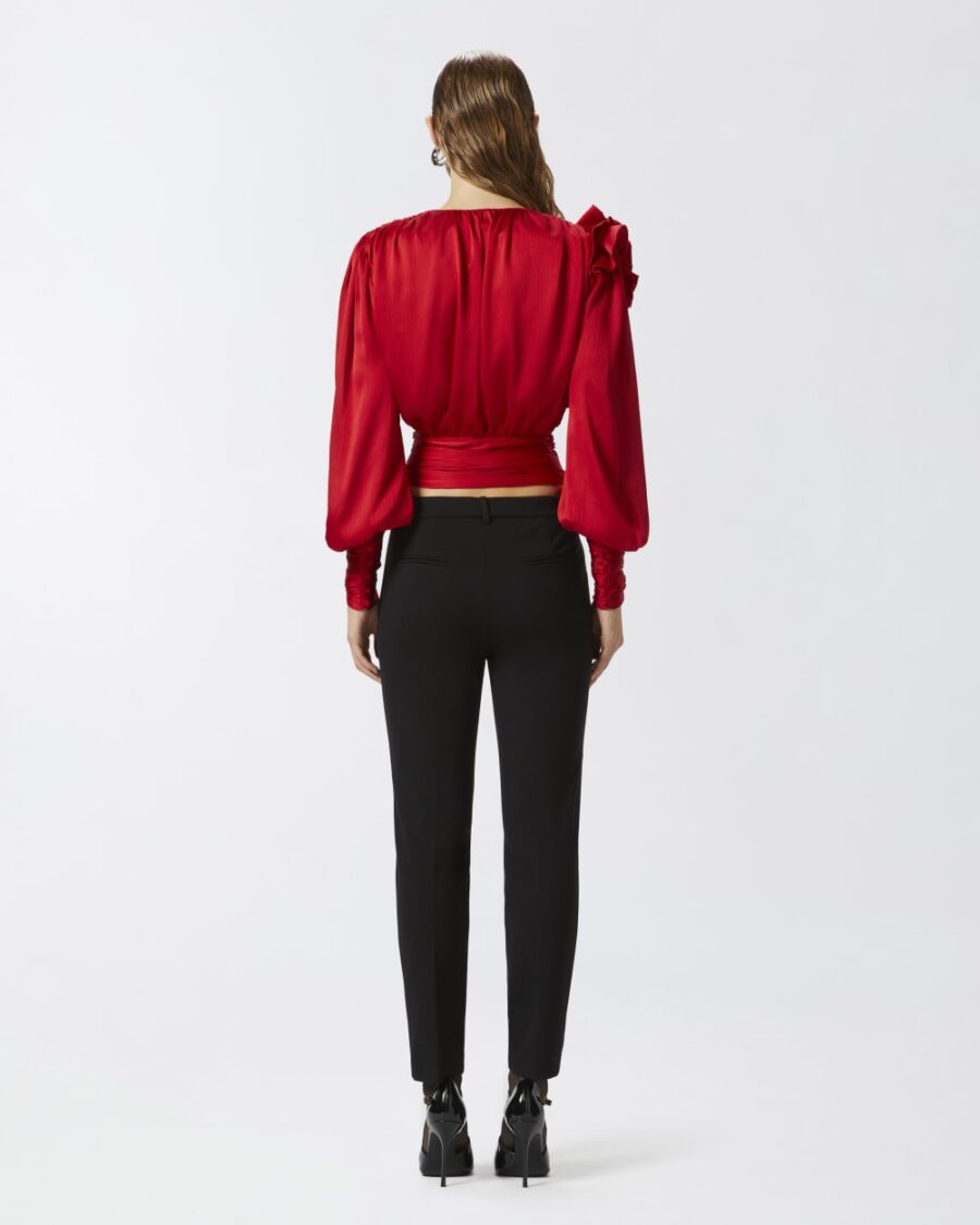 Blusa cropped in satin con applicazioni - immagine 5