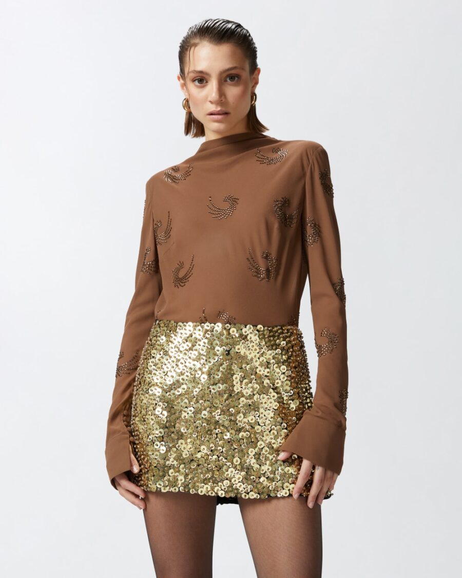 Blusa in georgette con vortici strass marrone  e  pigna