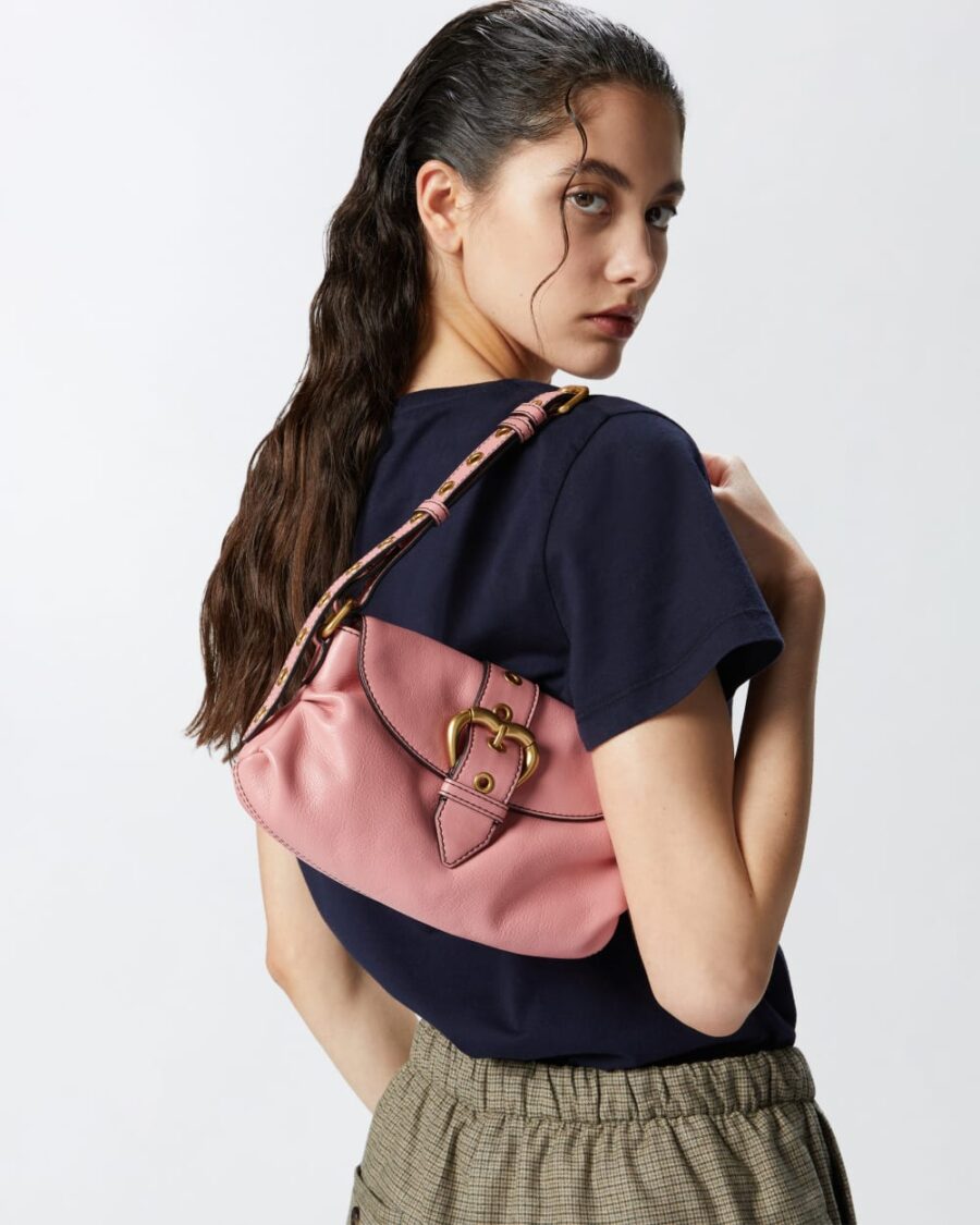Borsa piccola a spalla Jolene con tracolla in metallo fiore di pesco e antique gold