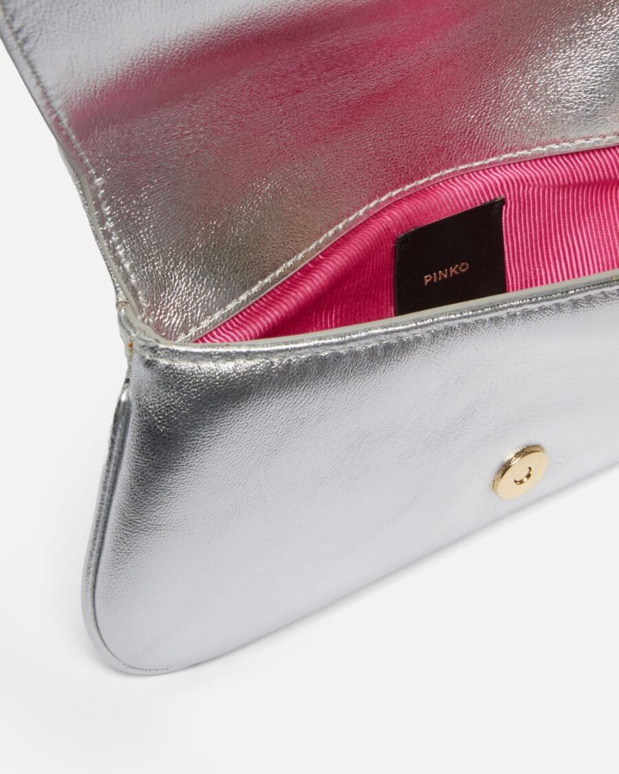 Borsetta clutch laminata con bracciale dorato - immagine 4