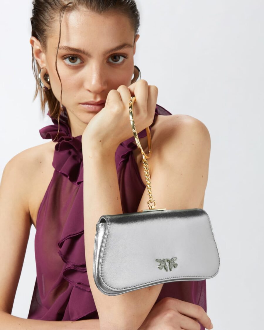 Borsetta clutch laminata con bracciale dorato argento e oro