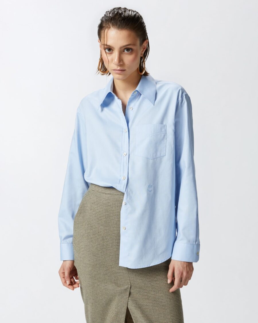 Camicia in Oxford di cotone azzurra blu panoramico