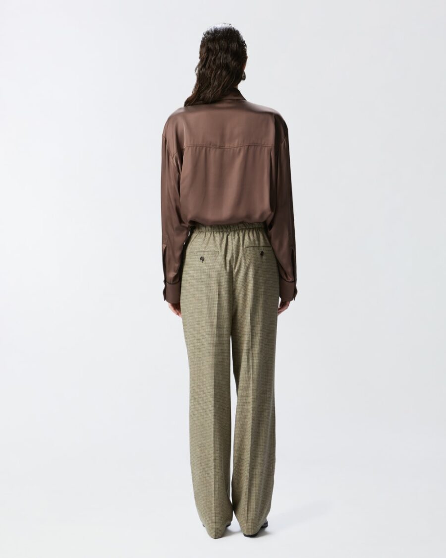 Glossy shirt with plunging neckline - Image 5