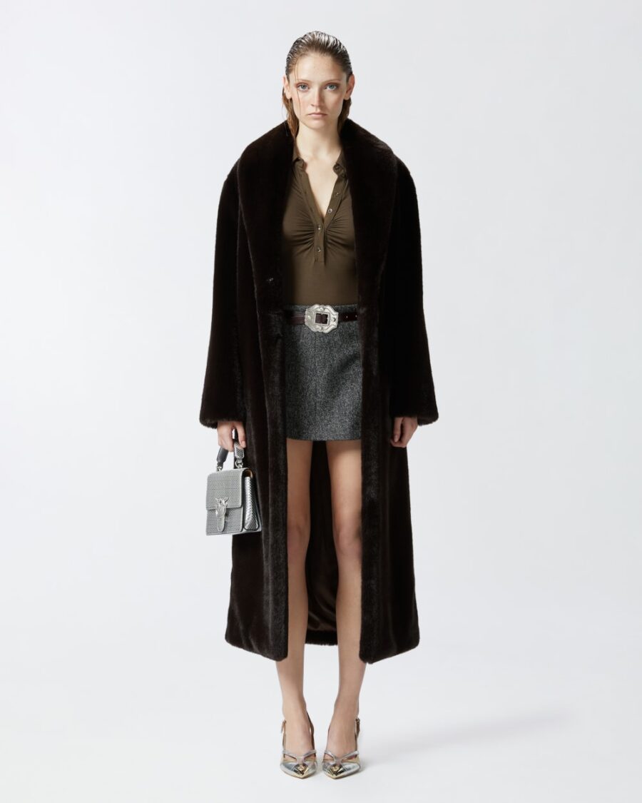 Cappotto lungo effetto pelliccia con cintura marrone