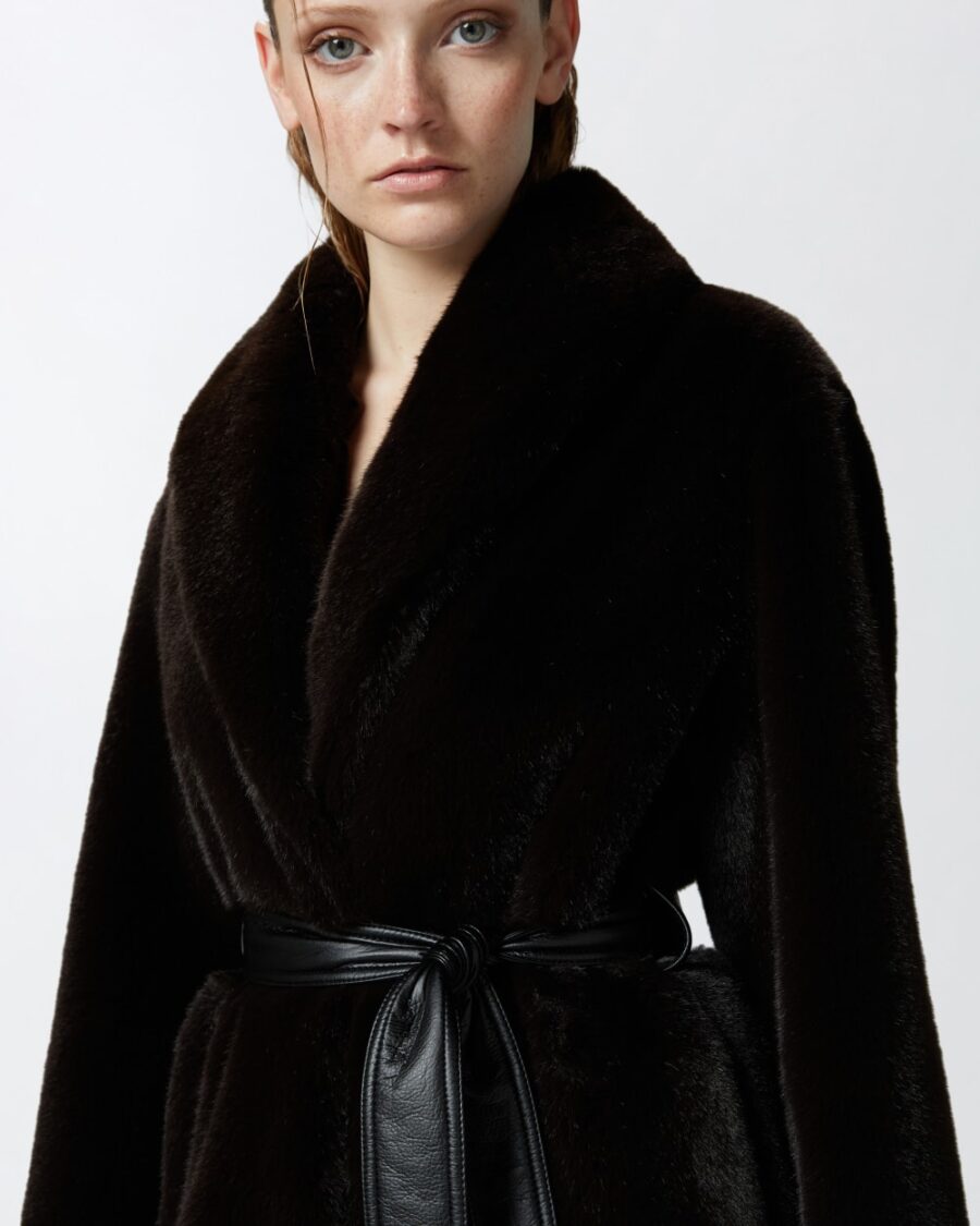 Cappotto lungo effetto pelliccia con cintura - immagine 6