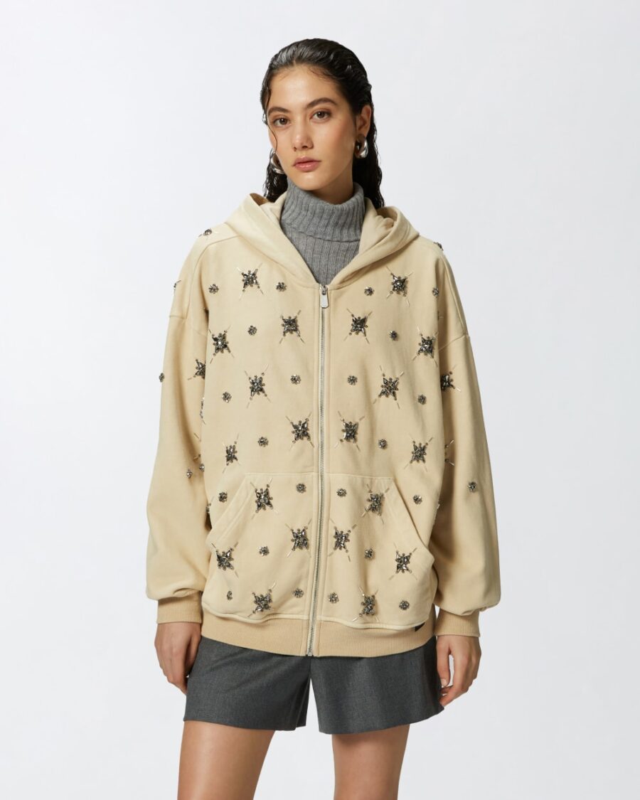 Felpa con cappuccio e ricamo gioiello beige nebbia