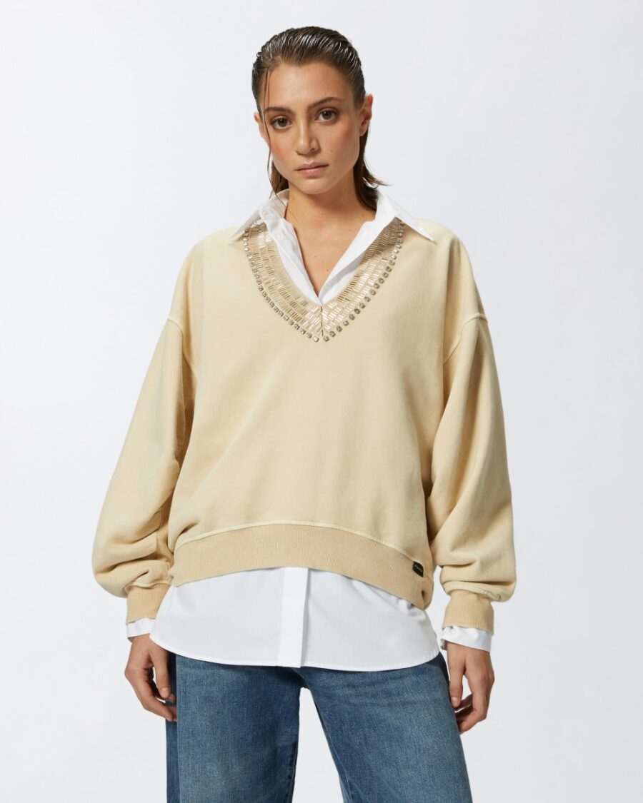 Felpa oversize con scollo ricamato shiny beige nebbia