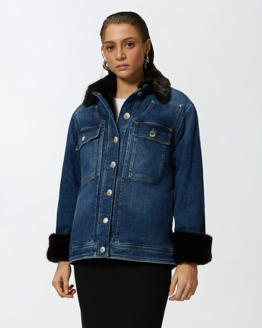 Giacca overshirt in denim blu con colletto effetto pelliccia - immagine 4