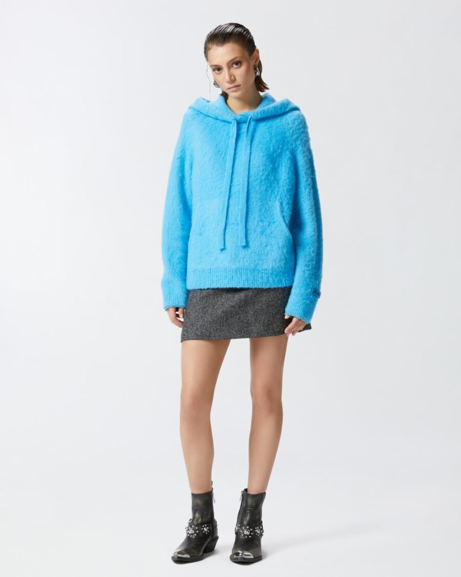 Maglia con cappuccio fluffy - immagine 4