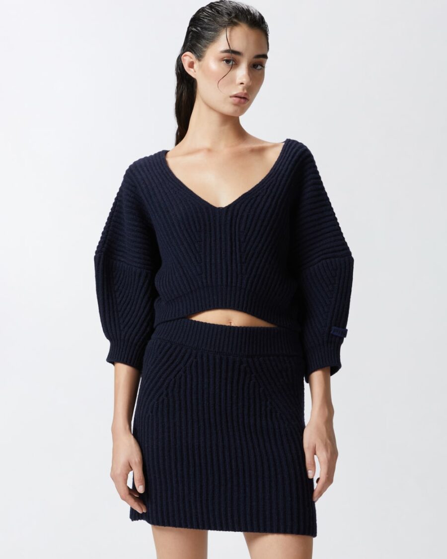 Maglia crop a coste con scollo a V blu marino cupo