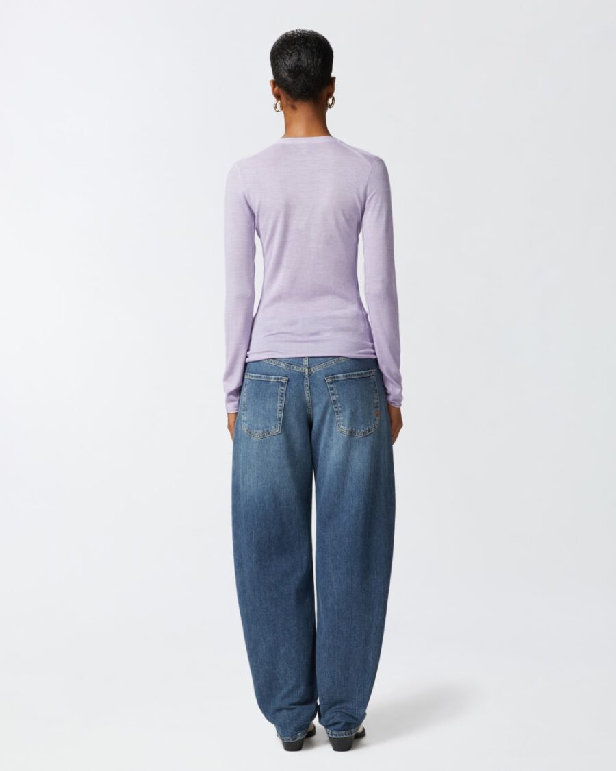Maglia leggera in lana e seta con scollo a V - immagine 5