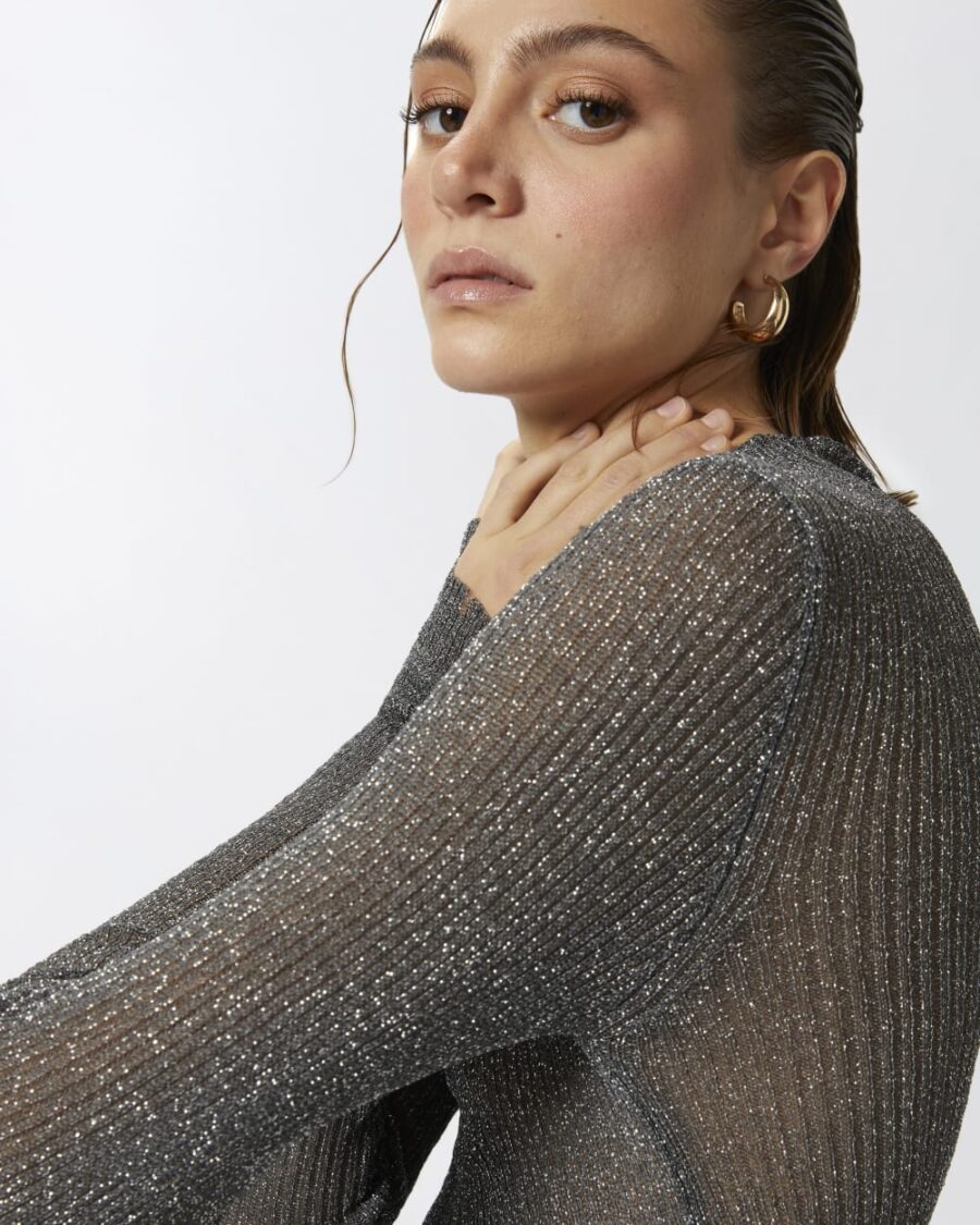Sweater with metallic yarn - Image 6