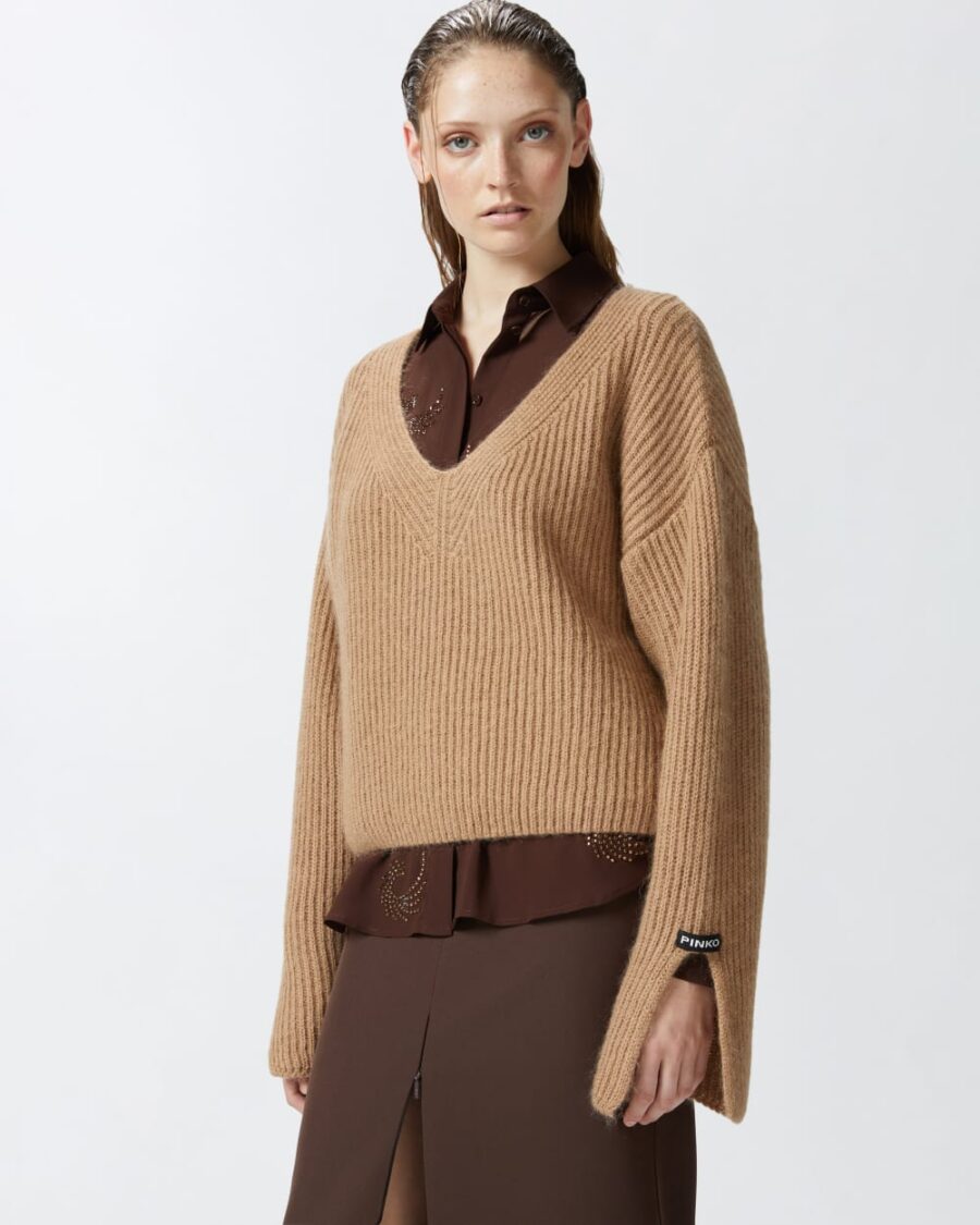 Maglioncino costa inglese scollo a V beige  e  asinello