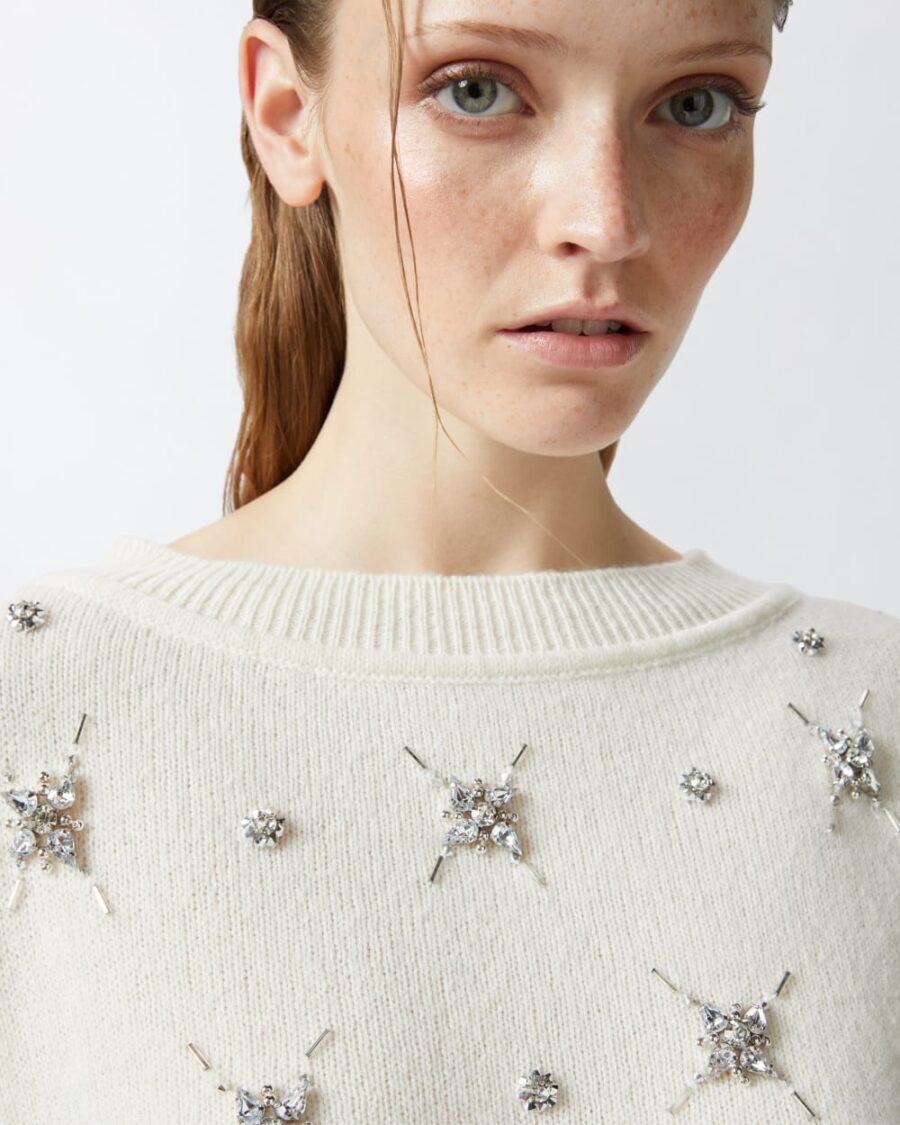 Maglione elegante con ricamo gioiello strass - immagine 5