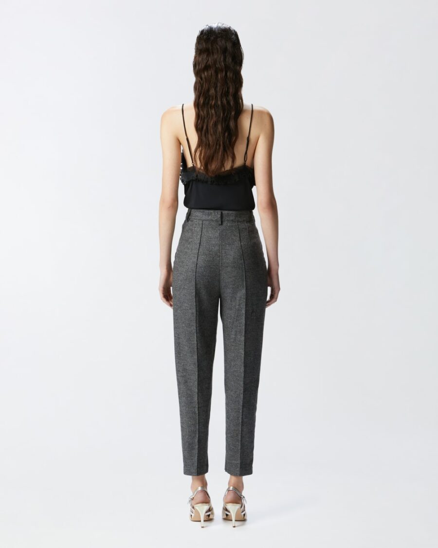 Pantaloni a sigaretta in flanella grigi con texture - immagine 6