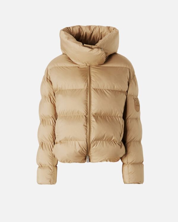 Piumino imbottito con collo alto avvolgente beige e terra di toscana