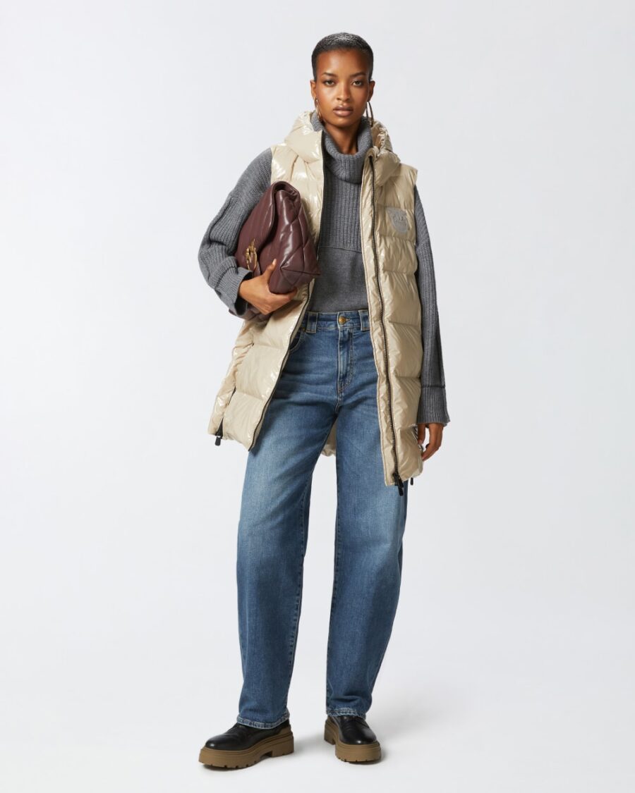 Piumino smanicato imbottito con cappuccio  beige