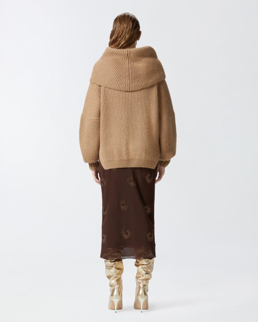 Pullover a coste con collo ampio risvoltato - immagine 5